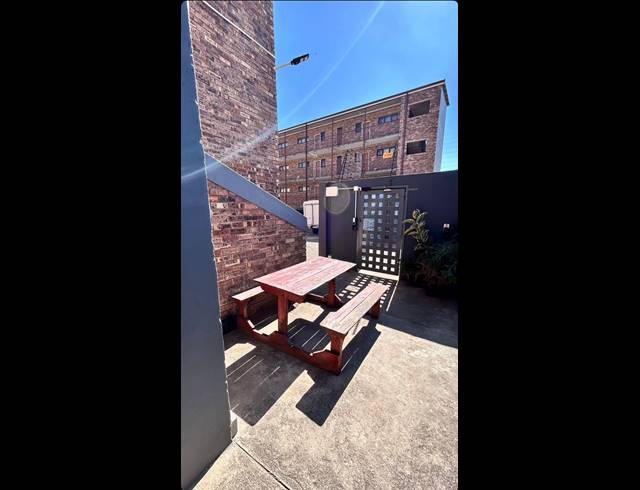 2 BEDROOM APARTMENT FOR SALE IN KEMPTON PARK CENTRAL